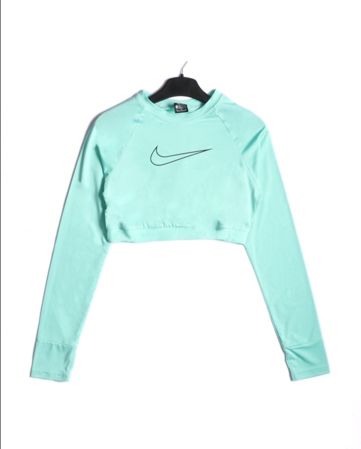 Long-sleeve-sports-crop